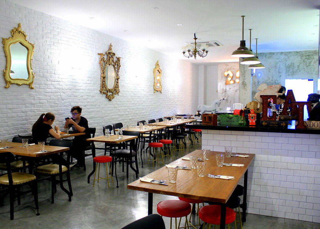 First 25 Cafe: Interior