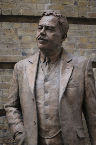Sir Nigel Gresley, King's Cross Station