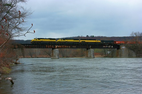 bridge newyork train locomotive freighttrain emd sd40t2 chenango sd60 chenangoriver nysw chenangobridge