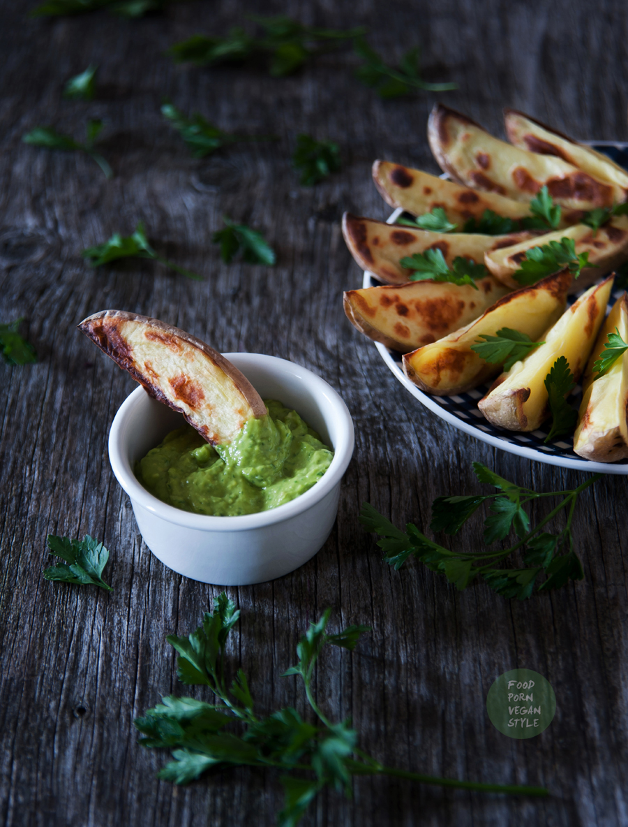 Vegan Daily Menu # 4 roasted potatoes with garlic-parsley avocado dip