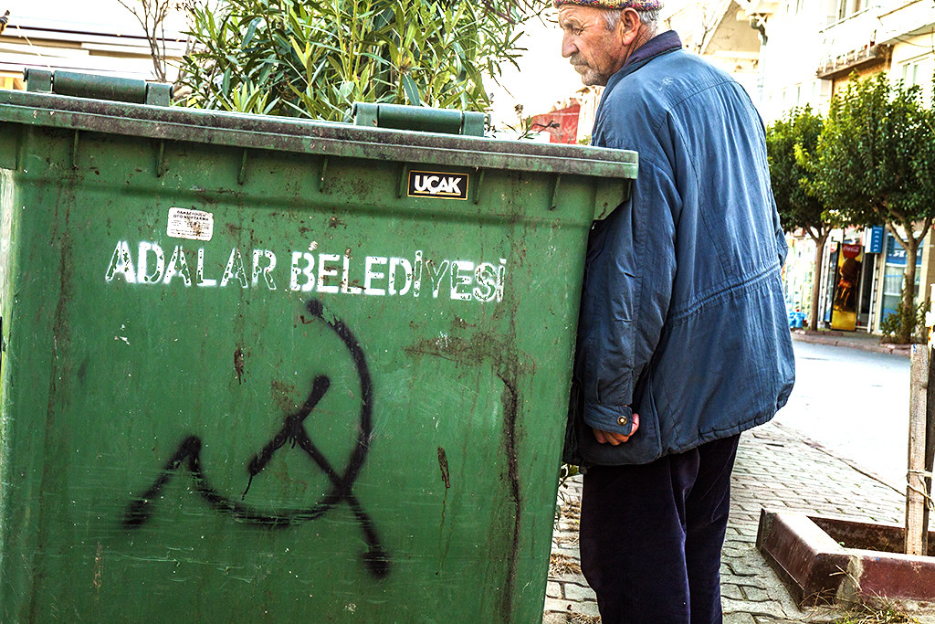Trash bin with Communist symbol--Kinaliada