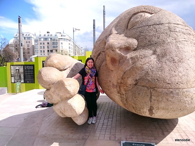 Taking a photo with the Écoute sculpture