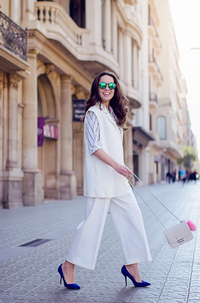  Cómo combinar un pantalón cropped blanco en tu look de primavera     
