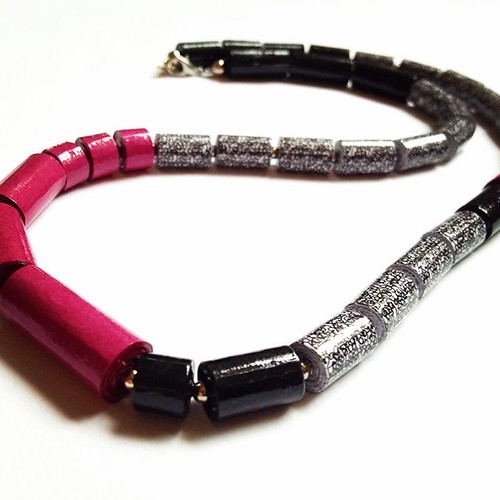 Hot Pink, Black and White Paper Bead Necklace from Der Papierfuchs