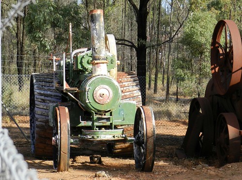 machinery vintage steam tractor loxpix landscape queensland clermont australia historical loxwerx