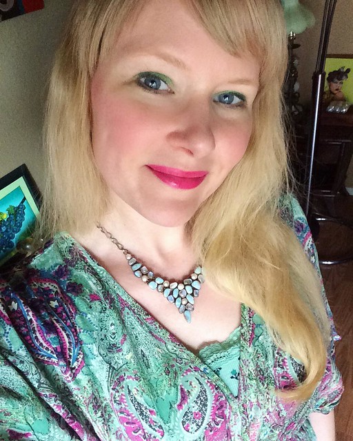 Taking advantage of the Year of the Caftan while dressing for Easter dinner. Necklace by my wonderful aunt @lkobrien7. "Graffiti" eyeshadow by Urban Decay. 🌿💓🌟