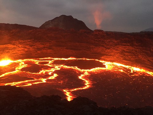 lake volcano lava active