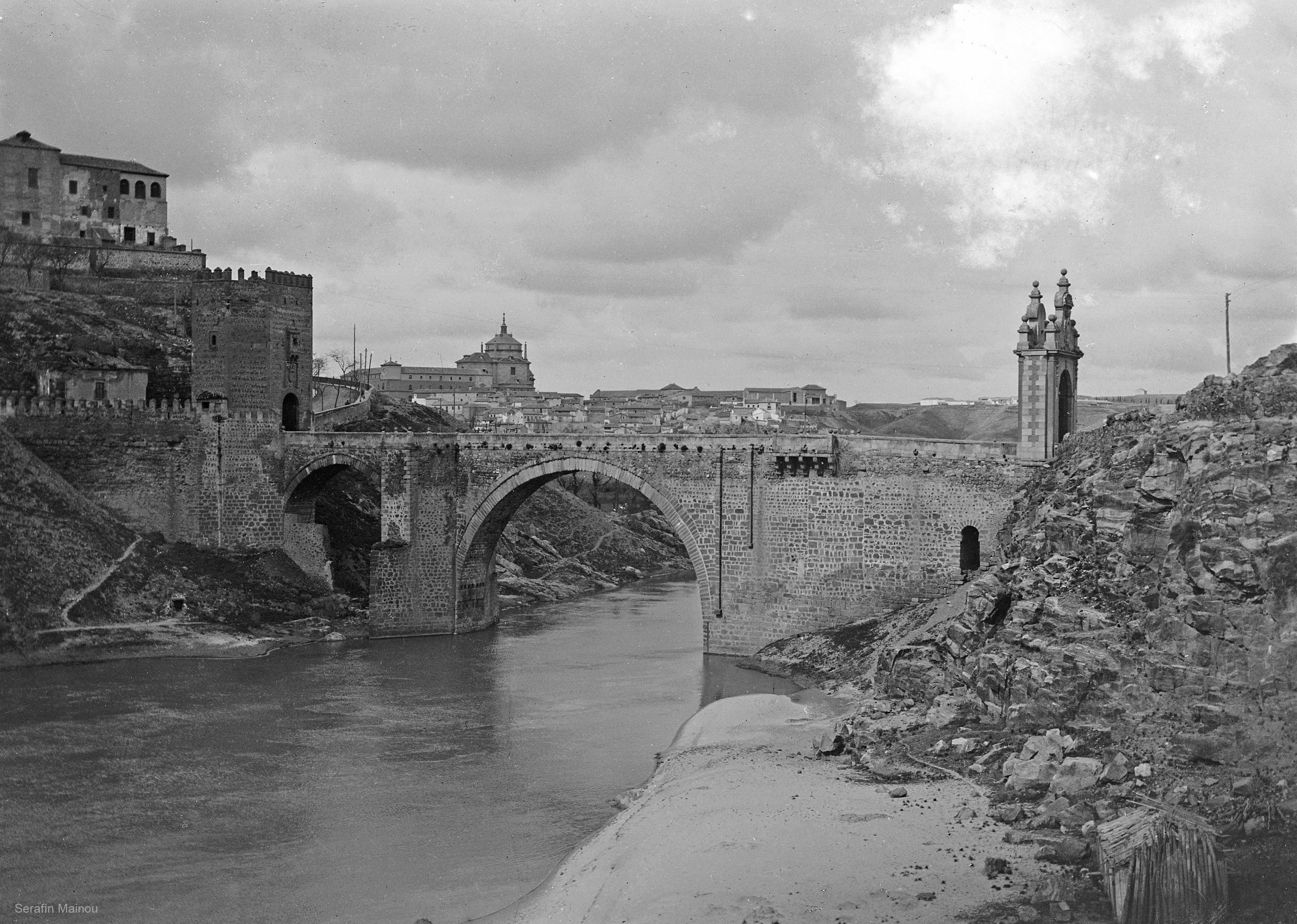 Puente de Alcántara hacia 1903. Fotografía de Serafín Mainou © Colección de Juan Modolell