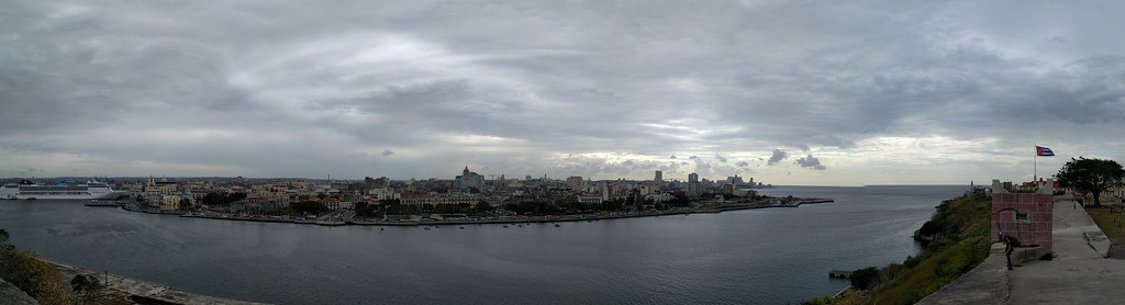 The panorama of Havana bey resembles the view of Haliç of Bosphorus, Istanbul so much. 