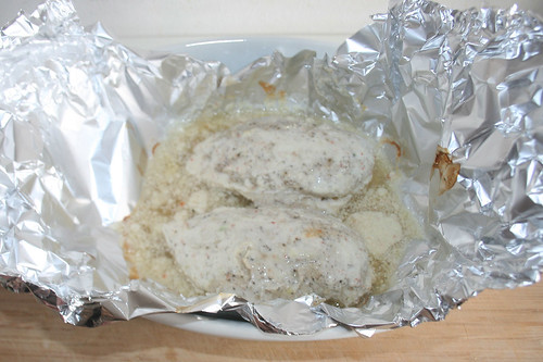 38 - Hähnchenbrust aus Ofen entnehmen / Take chicken from oven