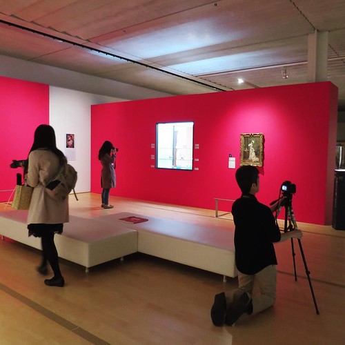 照明を落として写り込みを少なくし、しっかりがっつり撮影タイム。 #MB展 #polamuseum