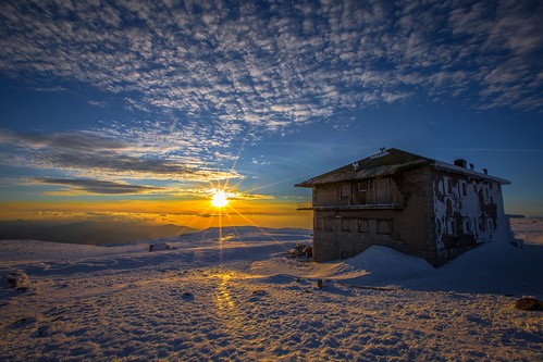 sunset house mountain snow cold abandoned ice casa estrela da neve serra montanha