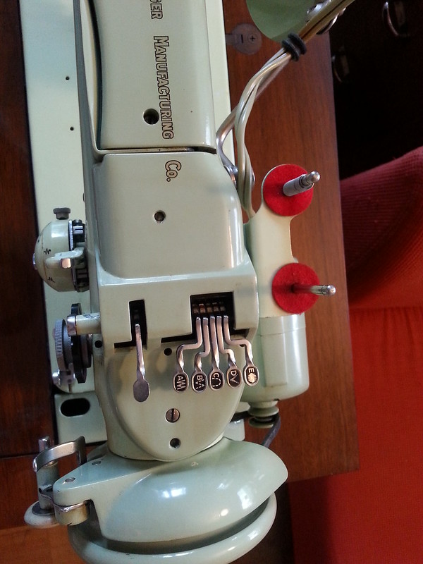 Machine a coudre Vintage Singer 319K années 1950 Fonctionne correctement