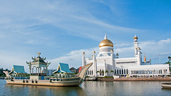 Sultan Omar Ali Saifuddien Mosque - Brunei