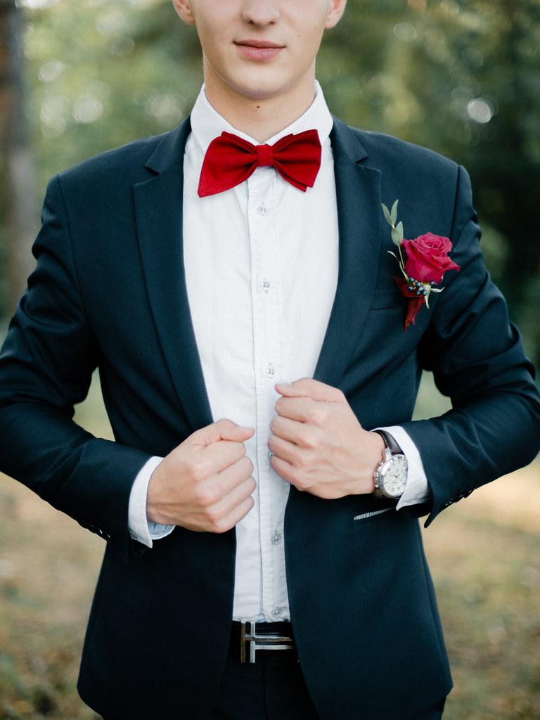 Groom's red bow tie and navy suit + deep red rose boutonnieres | fabmood.com 