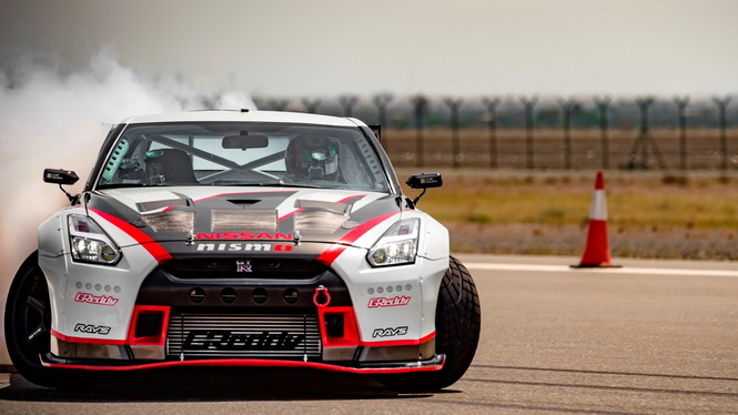 2016-nissan-gt-r-nismo-breaks-the-guinness-world-records-title-for-fastest-drift