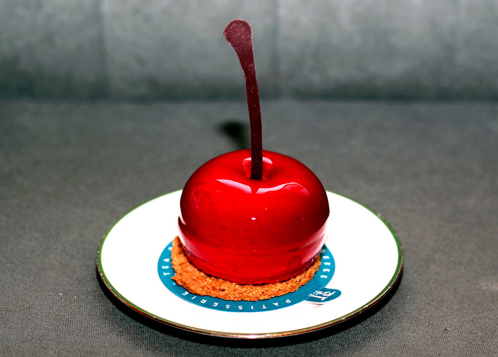 曼谷甜点:法式糕点罗西罗西樱桃成熟