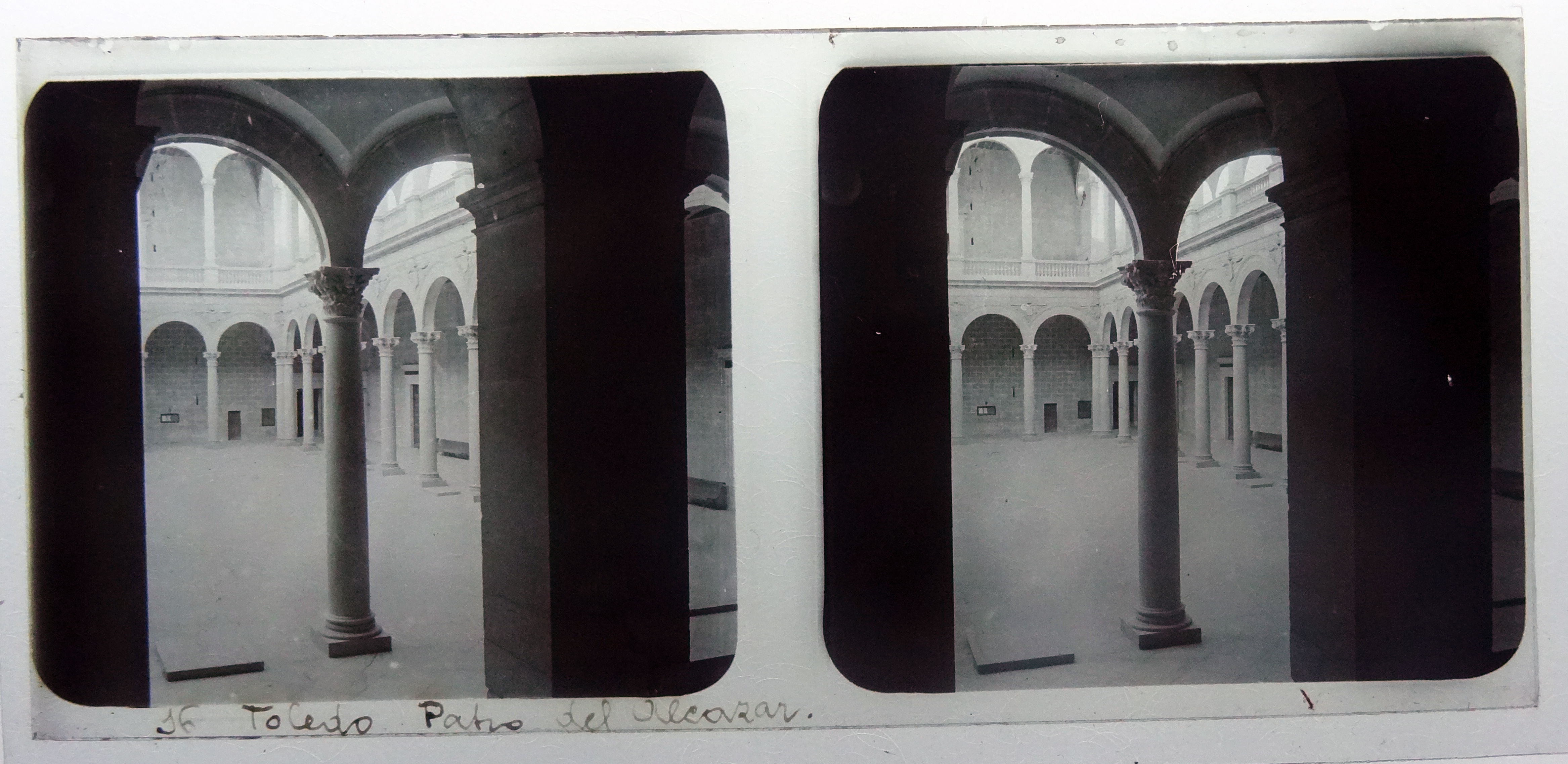 Patio del Alcázar. Fotografía de Francisco Rodríguez Avial hacia 1910 © Herederos de Francisco Rodríguez Avial