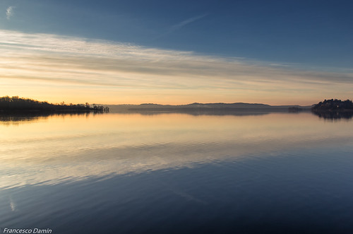italy lake sunrise canon lago dawn italia alba lombardia varese lagodivarese canoneos60d tamronsp1750mmf28xrdiiivcld