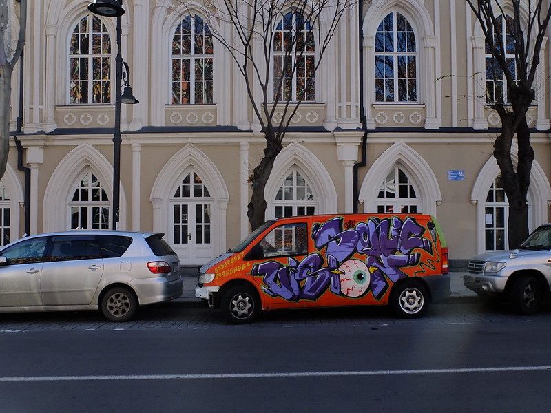 Стрит-арт в Тбилиси Тбилиси, граффити, Koska, Gagosh, много, художника, московского, здание, граффитчик, лихорадки, которые, кусок, грузинском, рисунок, наоборот, многоцветный, нарисовал, очень, трафарет, перенесенный