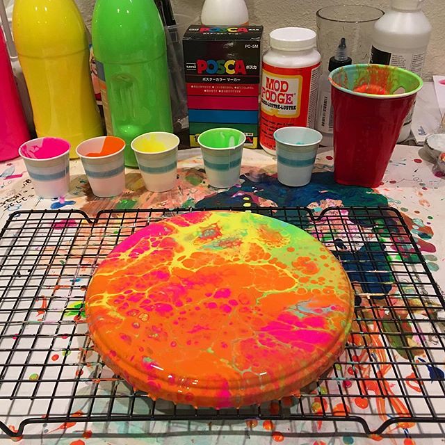 Friday night rainbow paint pour using tips from @brittanyzick 🌈✨✨✨