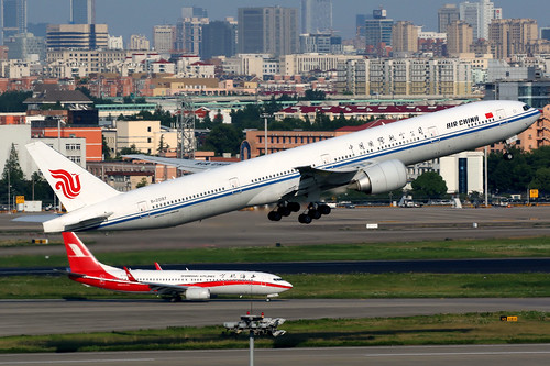 aircraft airplane airport plane planespotting staralliance canon 7d 100400 shanghai hongqiao zsss sha airchina cca ca boeing 777 777300 boeing777 boeing777300 777300er boeing777300er b2087