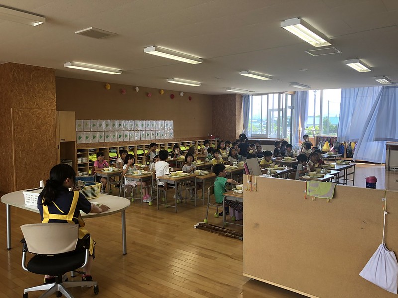 Крабы, икра и вареная капуста: школьное питание в Японии можно, потом, школе, Японии, овощи, нужно, детей, когда, собой, питания, сразу, совсем, школы, ребенок, гдето, вместе, травянистые, зачем, никак, обеды