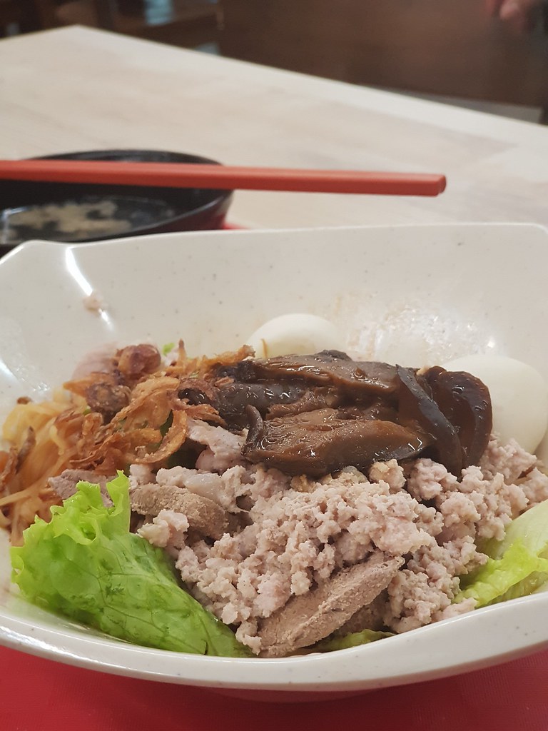 招聘香菇肉胙面 Spcialty Mushrpom Minced Meat Noodle $3.50 @ 长城美华 Chang Cheng Mee Wah at 华德楼 Waterloo Center Singapore