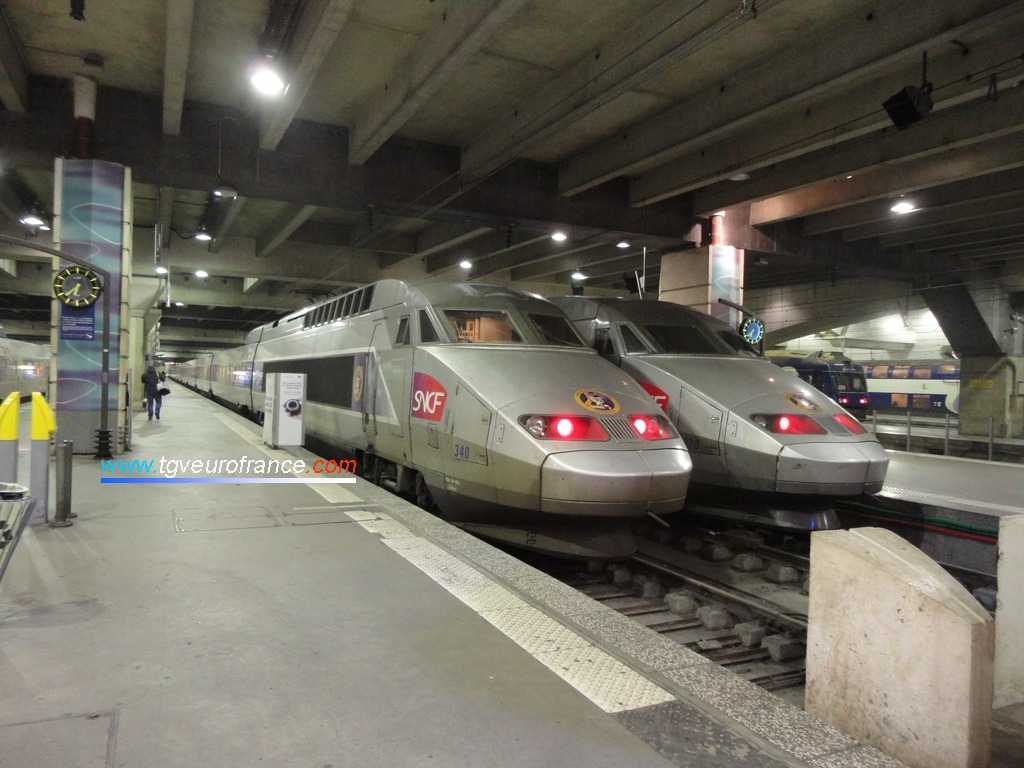Deux rames TGV Atlantique (dont la rame 340) en gare de Paris-Montparnasse le 25 janvier 2017