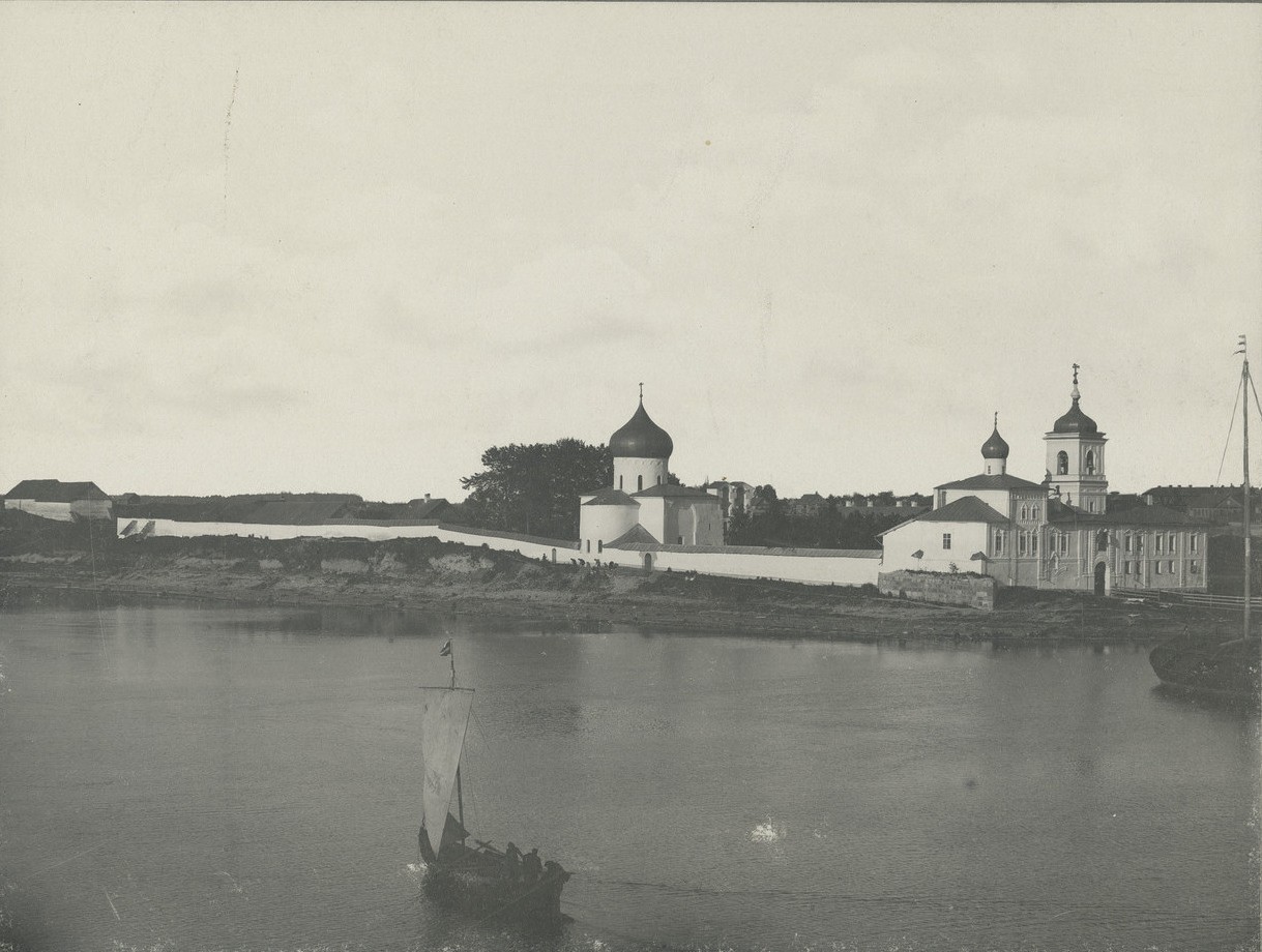 Вид Мирожского монастыря с р.Великой