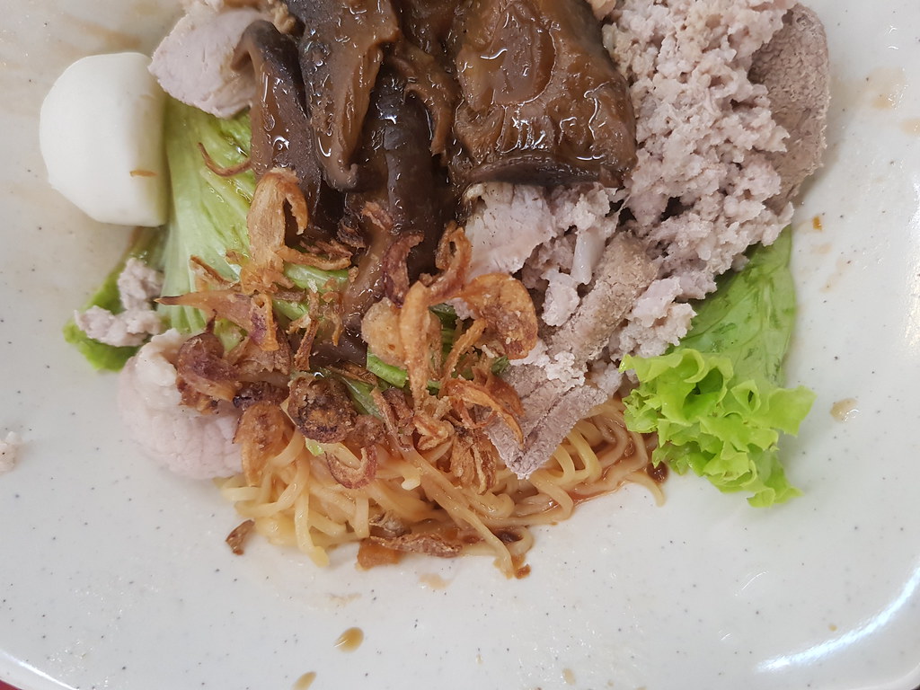 招聘香菇肉胙面 Spcialty Mushrpom Minced Meat Noodle $3.50 @ 长城美华 Chang Cheng Mee Wah at 华德楼 Waterloo Center Singapore