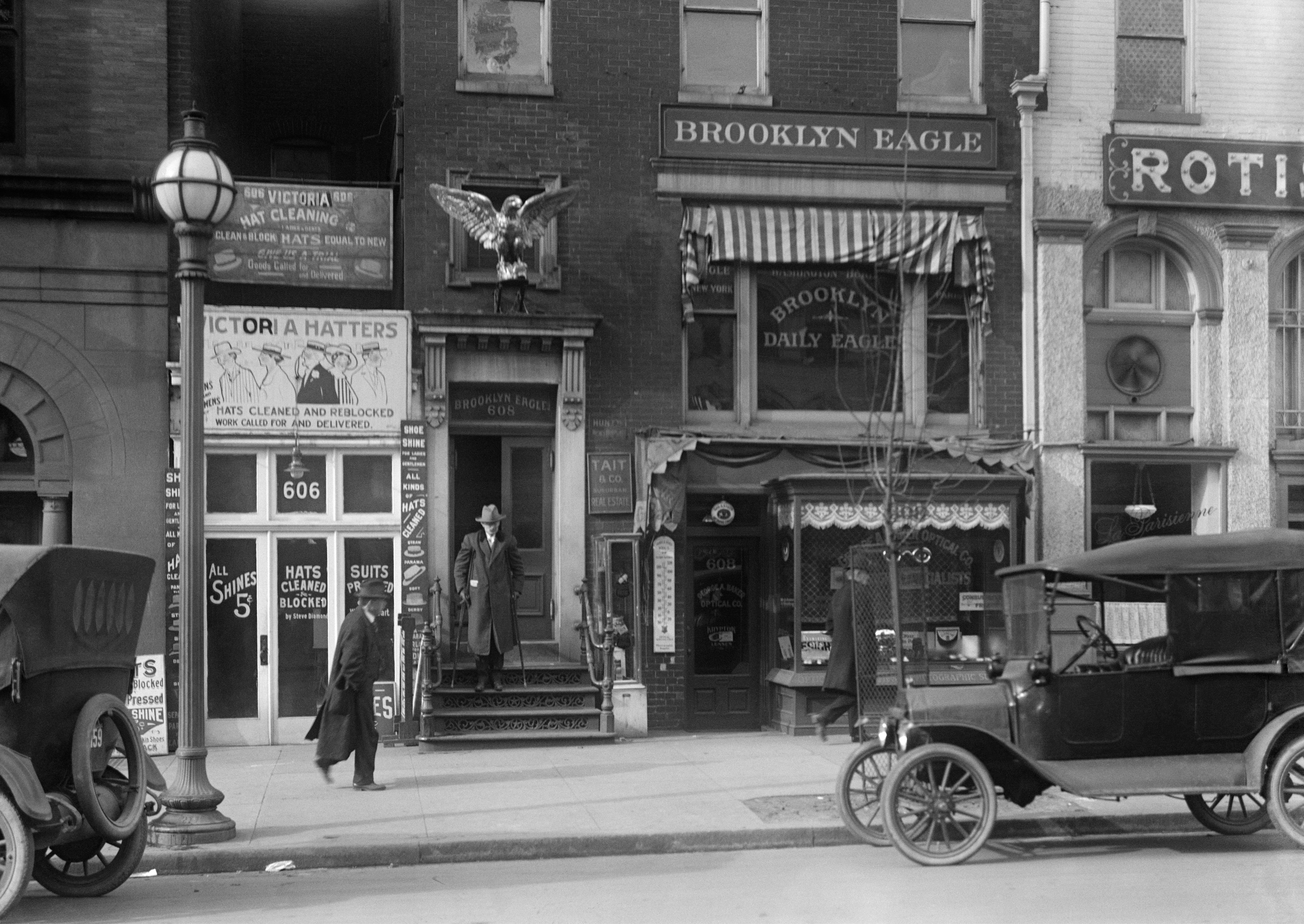 The Brooklyn Eagle's Washington bureau office, street view of building façade. Photo by Harris & Ewing, 1916.