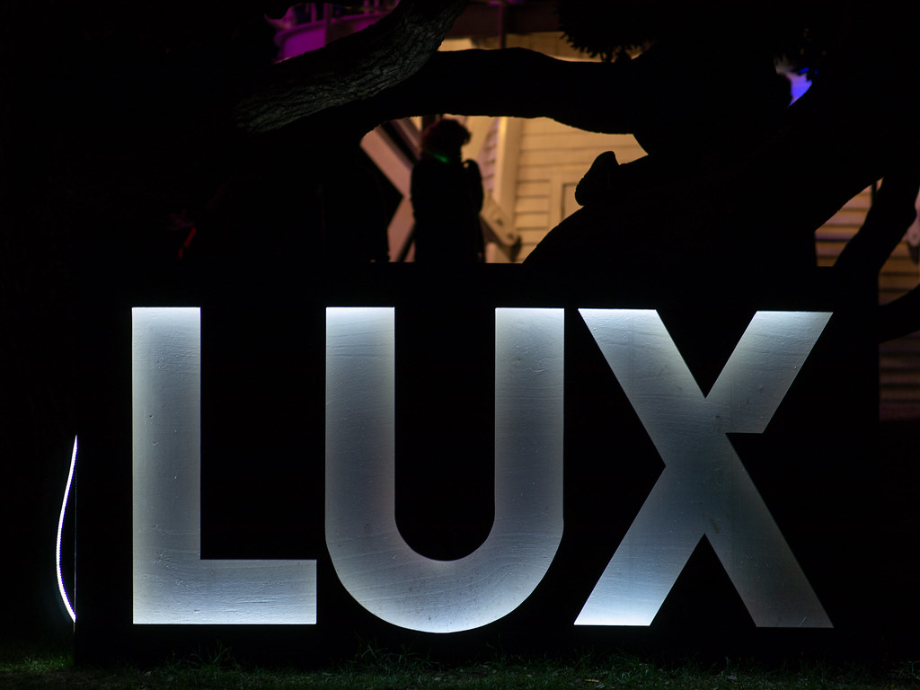 Lux sign