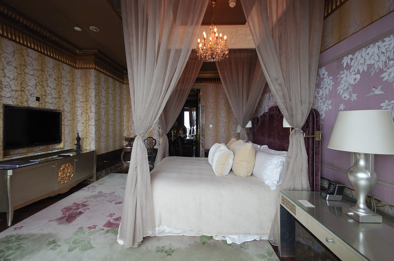 bedroom of the presidential suite - st. regis singapore