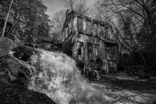 ghosts atmosphere moody creepy lines patterns texture detail dof light shadows abandoned outside nature landscape buildings architecture water