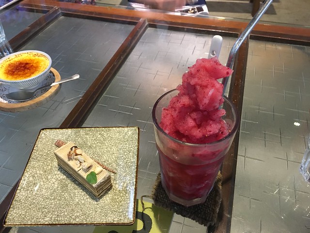 蔓越莓冰釀 + 咖啡慕斯 (NTD$200 + 10% 服務費)＠三峽甘樂食堂