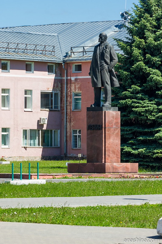 Памятник Ленину на Красной площади, Суздаль
