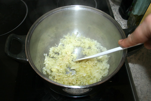 40 - Zwiebel & Knoblauch andünsten / Braise onion & garlic