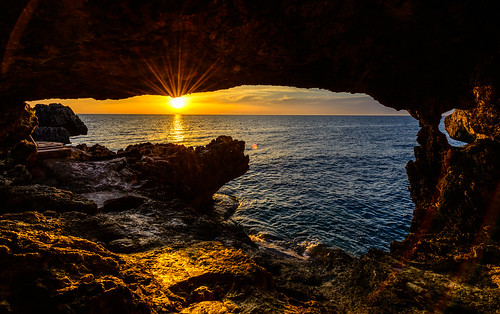 capegreco cavogreco sunrise golden sunrays cave rocks reflections