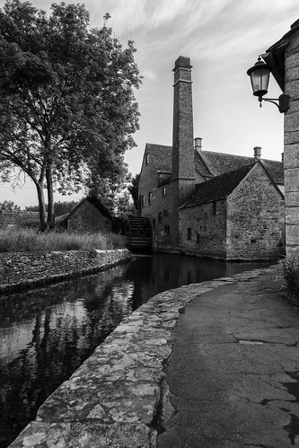 canon7dmarkii canon 1785mm cotswolds blackandwhite bw water watermill landscape river riverside early earlymorning morning monochrome mill