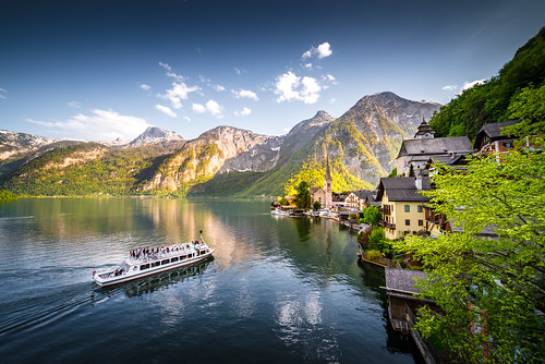 hallstatt classic austria typical view österreich oberösterreich upper see hallstätter lake beautiful ship boat wide angle rokinon 14mm pentaxk1 trip summer spring april sun sunset setting mountains scene landscape tourism houses church alps europe vacation journey train bicycle
