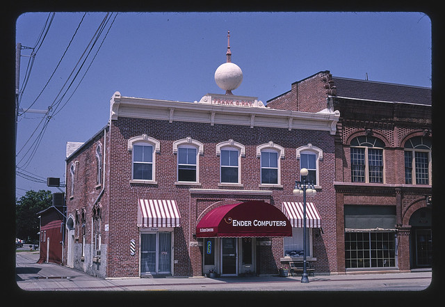 Frank G. Bay Building, horizontal view, 1st Avenue, Vinton, Iowa (LOC)