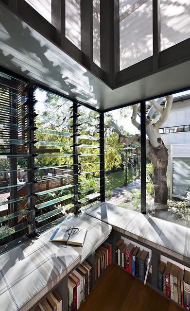 Cool Ways to Turn the Windowsill Into an Awesome Feature for Your Home