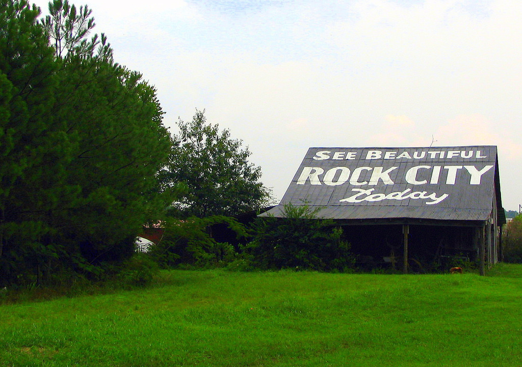 See Rock City! A barn somewhere in rural Tennessee.