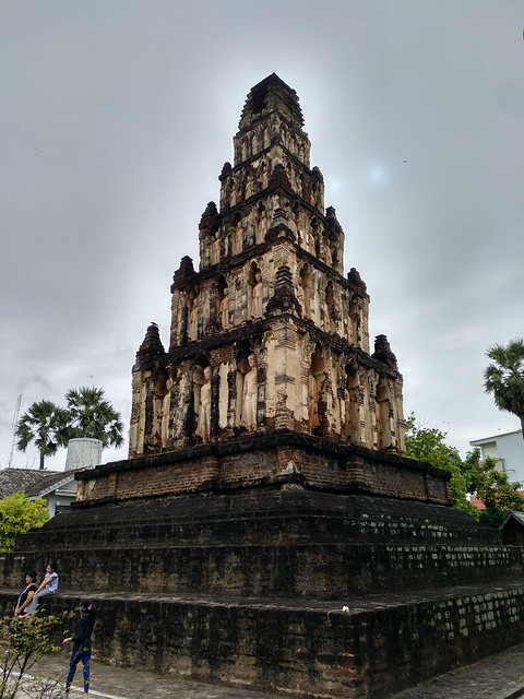 FIN DE AÑO EN EL NORTE DE TAILANDIA - Blogs de Tailandia - Lamphun, la ciudad antigua (21)
