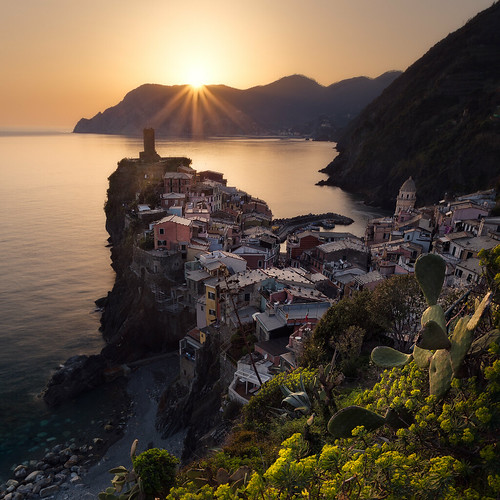 italy cinqueterre photography tuscany liguria square squarecrop squareformat sun sunlight sunset sundown sky warm colors cactus plants village city town tower mountains nature sea water mediterranean mediterraneansea cityscape view sunrays travel tourism rocks