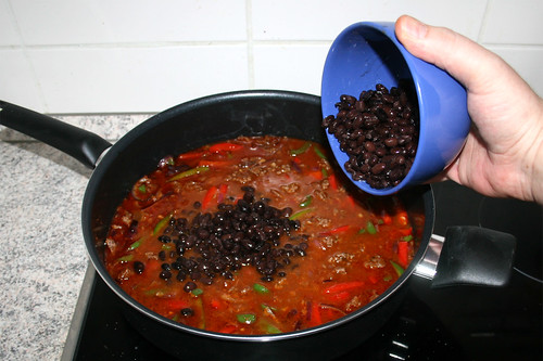 28 - Bohnen in Pfanne geben / Add beans to pan