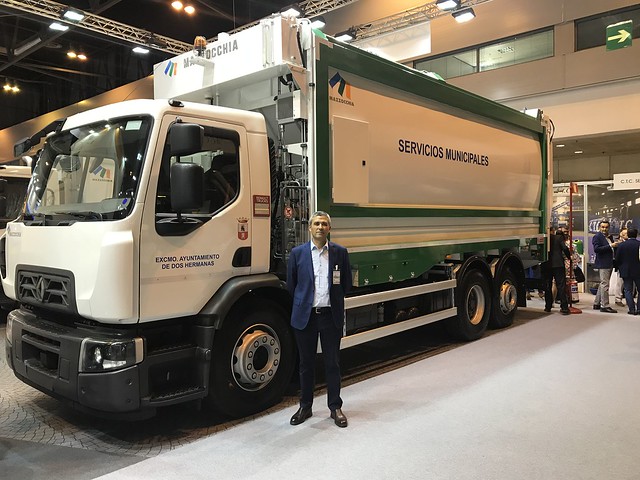 El Ayuntamiento presenta su nuevo camión de recogida de basura más sostenible y menos contaminante