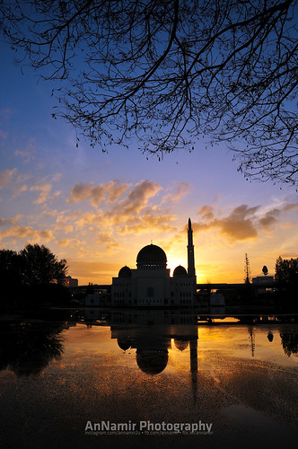 eidmubarak sunrise silhouette islam malaysia puchong masjidassalam reflection natgeo selamathariraya aidilfitri2018 salamaidilfitri2018