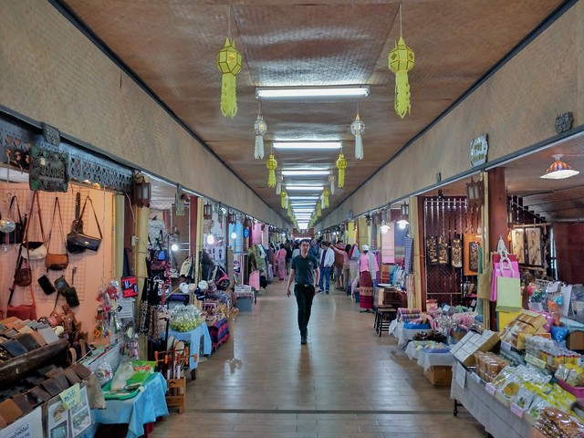 FIN DE AÑO EN EL NORTE DE TAILANDIA - Blogs de Tailandia - Lamphun, la ciudad antigua (26)